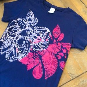 Soft cotton fitted tee. Women’s medium.